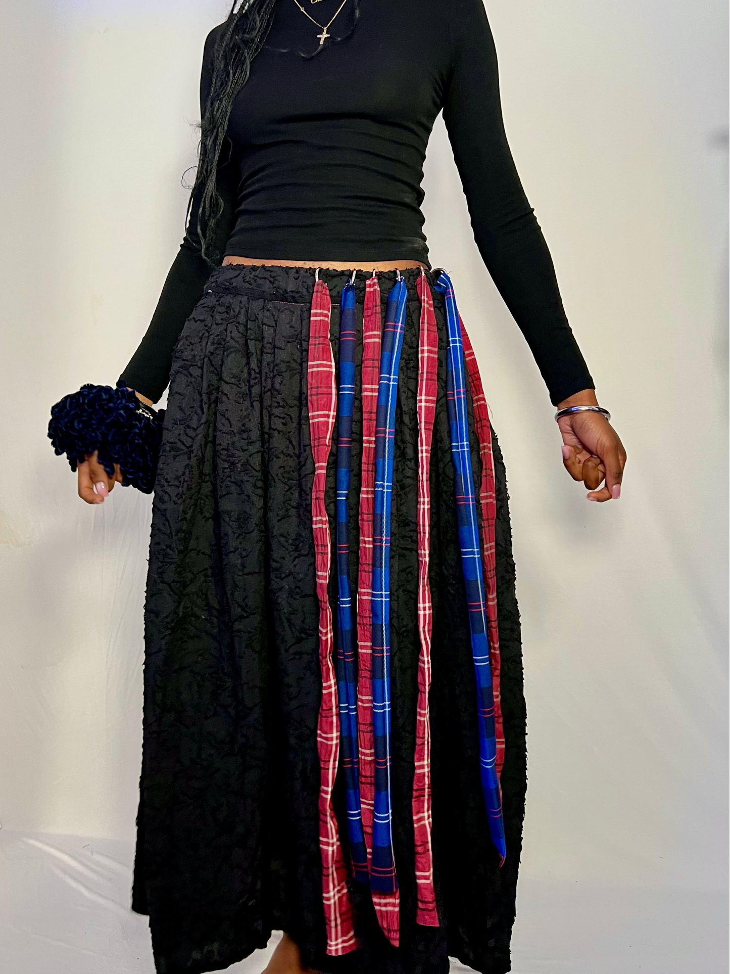 a movement belt designed to add shape, add movement and a bold fashion accent to an outfit