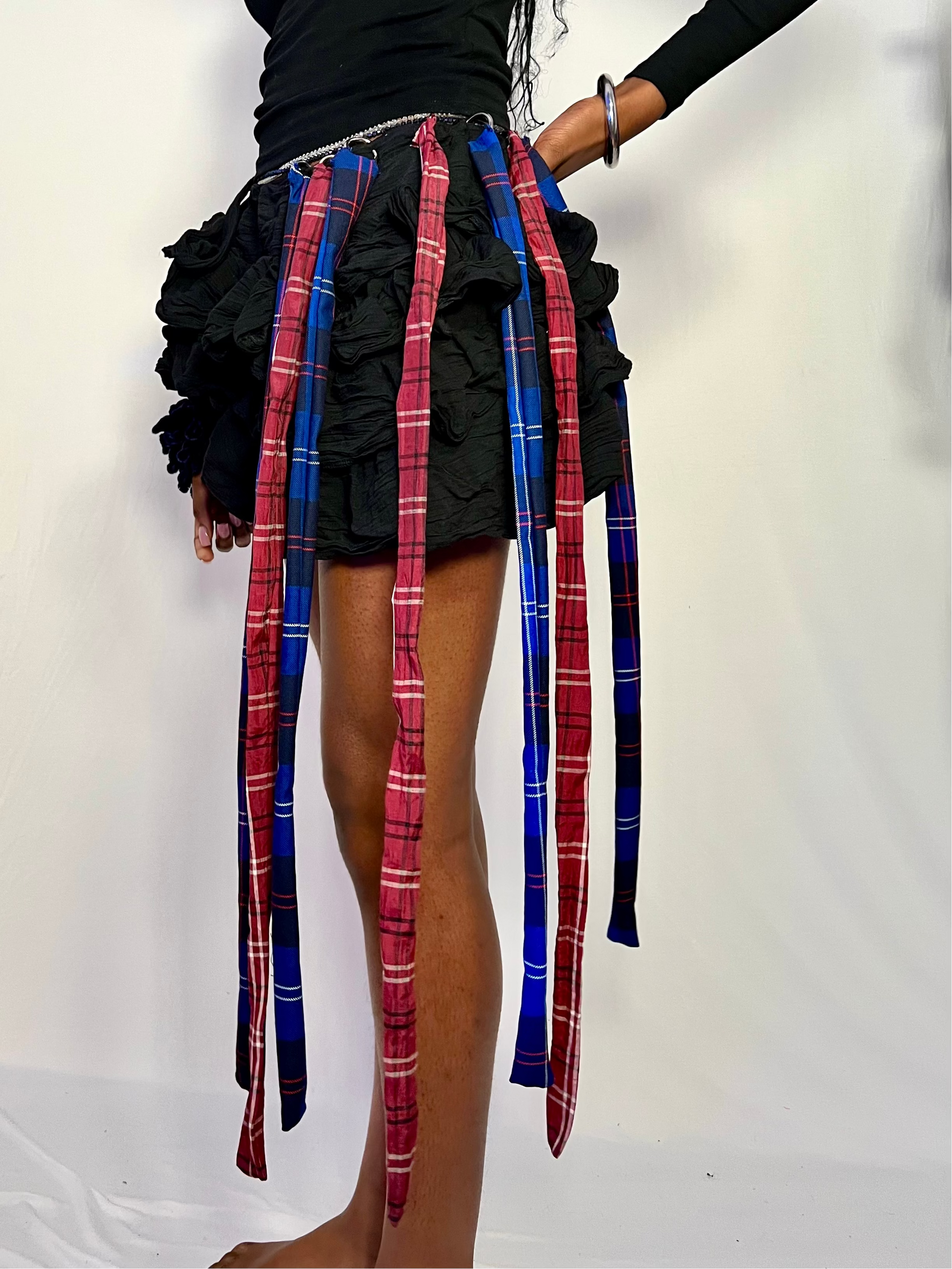 a movement belt designed to add shape, add movement and a bold fashion accent to an outfit